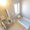 Lagi Tren! 12 Ide Bathtub Kamar Mandi Minimalis yang Bikin Rumah Terlihat Mewah dan Ala Spa