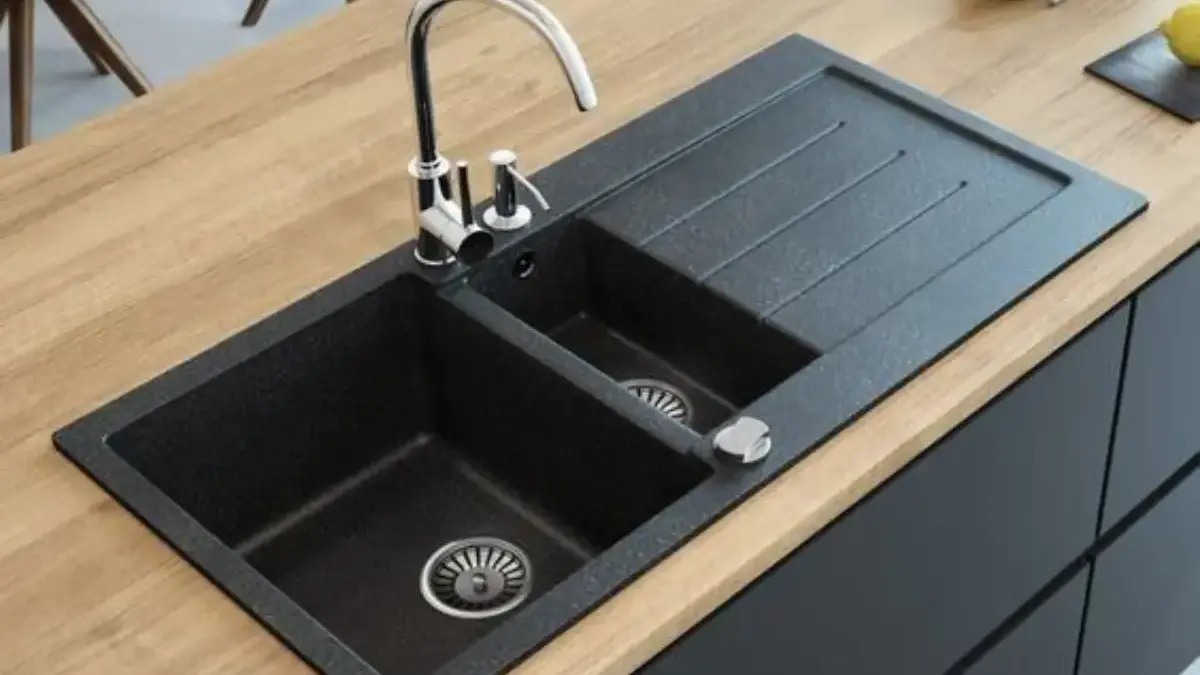 Kesal dengan Noda Minyak Membandel di Wastafel Dapur? Begini Cara Alami Membersihkannya!