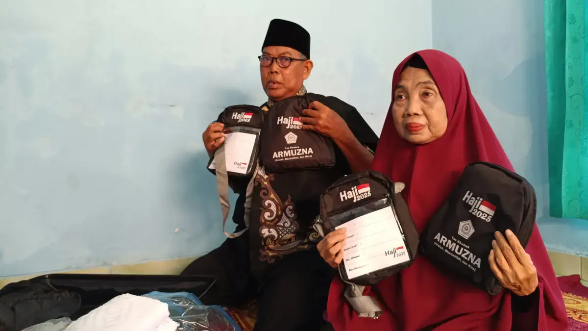 Pasutri Petugas Kebersihan Asal Kota Cirebon Siap Berangkat Haji 2025