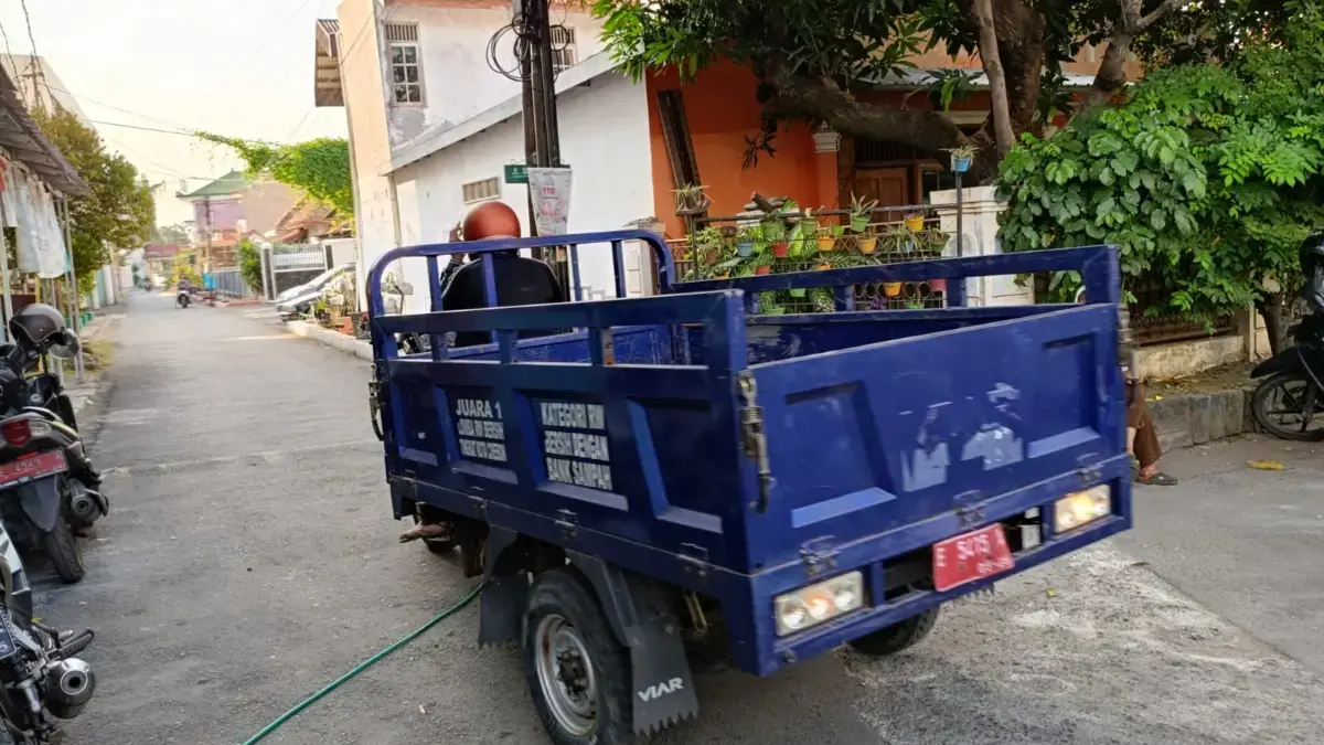 Viral! Pemenang Lomba RW Bersih Tingkat Kota Cirebon Dituding Buang Sampah Ilegal