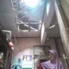 Atap Rumah Warga Argasunya Roboh, Ibu Sundari Terpaksa Mengungsi di Luar Rumah Sambil Tunggu Bantuan