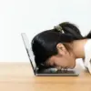 Quarter Life Crisis: Saat Hidup Serasa Buntu di Usia 20-an, Begini Cara Bangkit Tanpa Overthinking