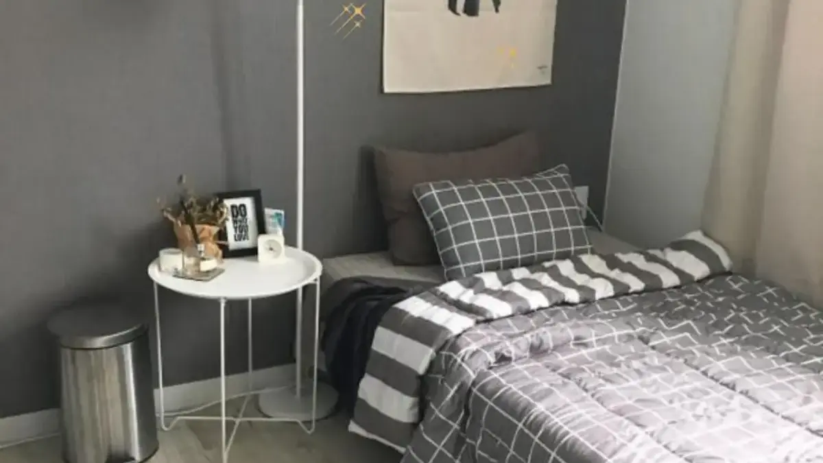 Warna Gelap di Kamar Sempit? Ternyata Bisa Bikin Mewah, Asal Tahu Triknya!