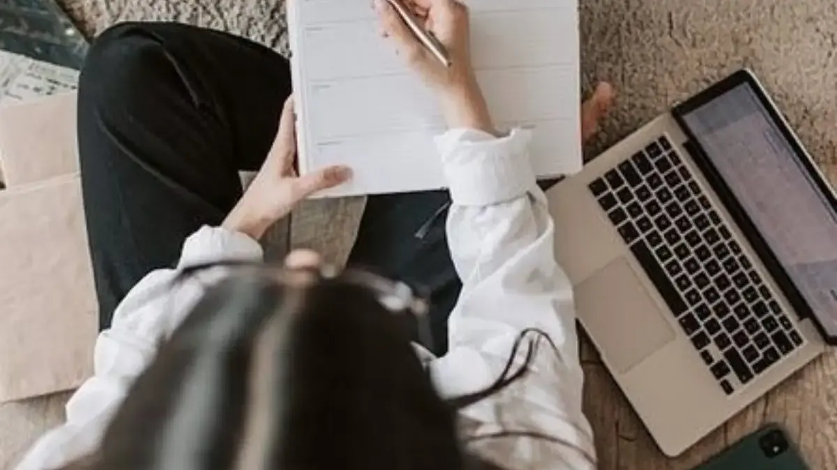 Bisa kerja Melalui HP, Inilah 8 Pekerjaan Freelance yang Bisa Kamu Kerjakan Sewaktu - Waktu