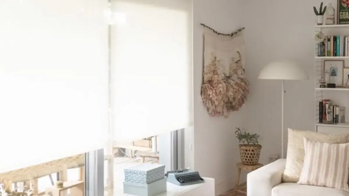 Mengenal Roller Blind: Fungsi, Keunggulan dan Bedanya dengan Vertical Blind