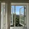 Rahasia Rumah Sejuk dan Penuh Berkah, Rekomendasi 5 Model Jendela Kamar Minimalis ala Gaya Islami!