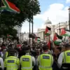 London Bergejolak! Bentrokan Pro-Palestina Pecah, Pemerintah Inggris Siapkan Langkah Mengejutkan