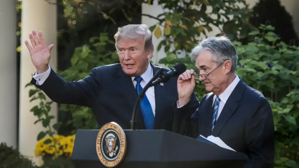 Trump Desak The Fed
