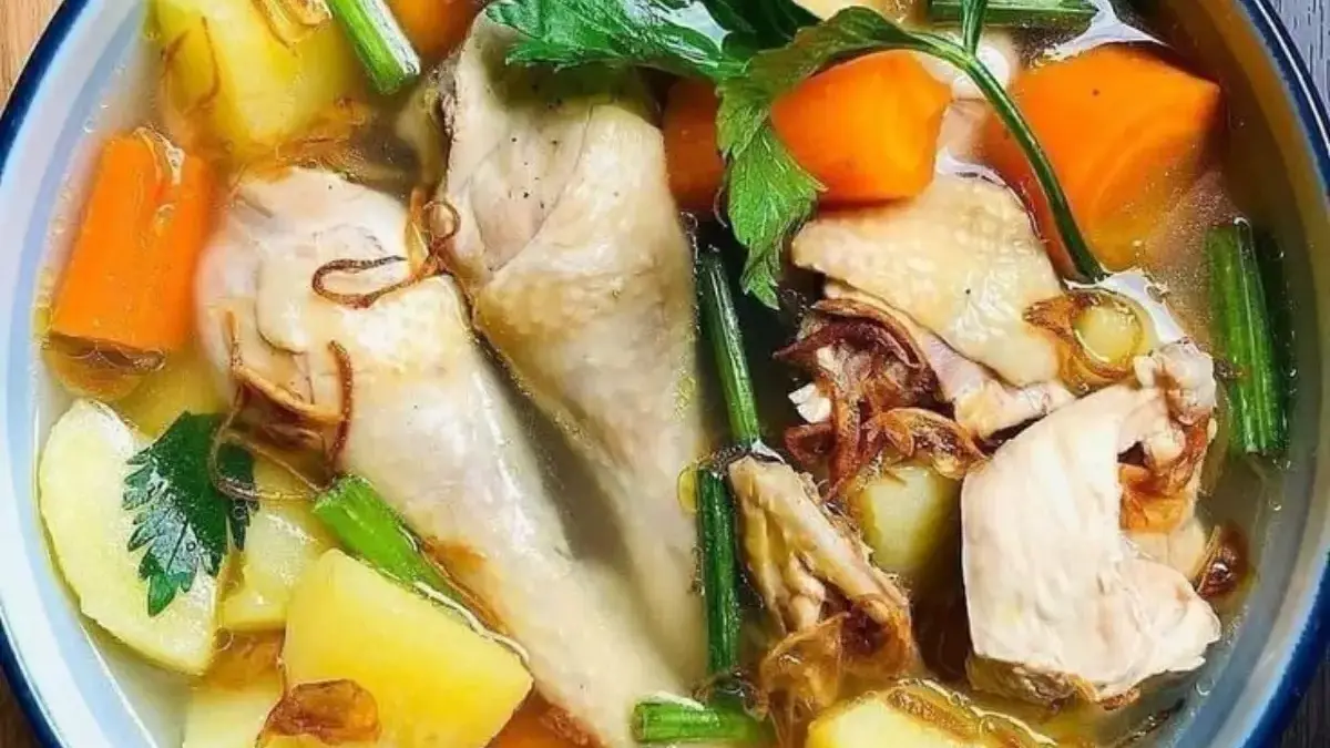 Resep Sup Ayam Segar yang Lezat dan Menghangatkan Tubuh saat Musim Hujan 