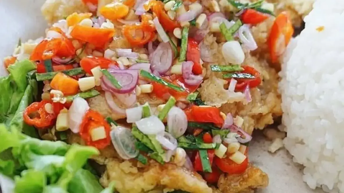 Resep Ayam Geprek Sambal Matah Bali, Sensasi Rasa Pedas dan Gurih yang Bikin Nagih Banget!