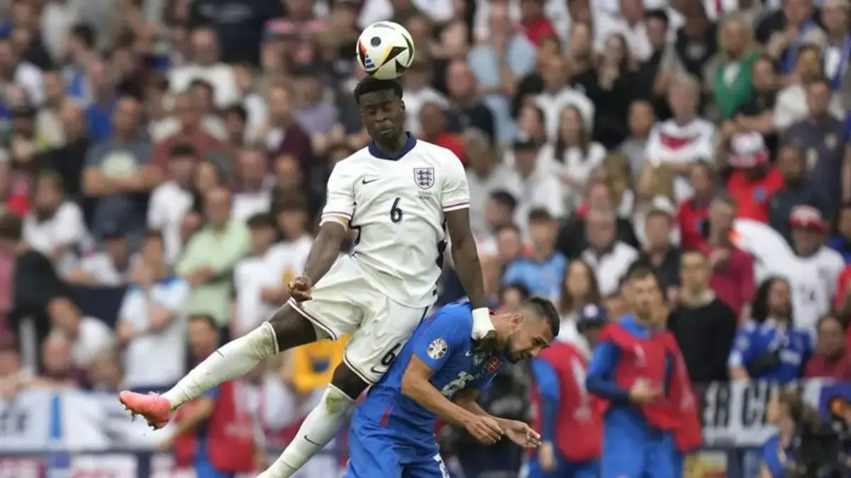 5 Bek Tengah yang Bisa Dibeli Liverpool untuk Gantikan Jarell Quansah,