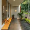 Teras Rumah Panjang ke Samping Lagi Hits! Cek Desainnya Biar Rumahmu Tambah Adem