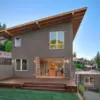 Lagi Ngetren! 7 Model Atap Rumah Memanjang ke Belakang yang Bikin Rumah Adem & Estetik