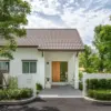 9 Inspirasi Desain Rumah Sederhana Pinggir Jalan, Nyaman dan Tetap Stylish