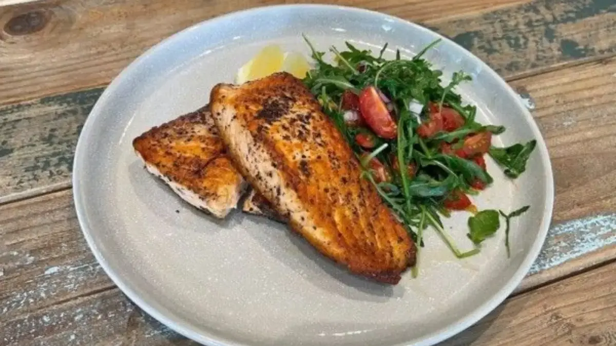 Resep Ikan Salmon Panggang dengan Teflon di Rumah yang Praktis, Sehat dan Menggugah Selera!