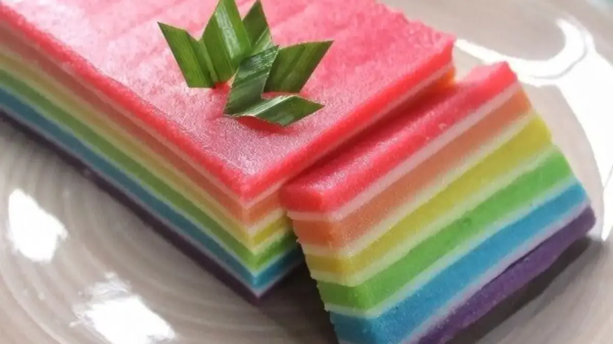 Cara Membuat Kue Lupis Tradisional yang Kenyal dan Wangi dengan Saus Kinca Gula Merah