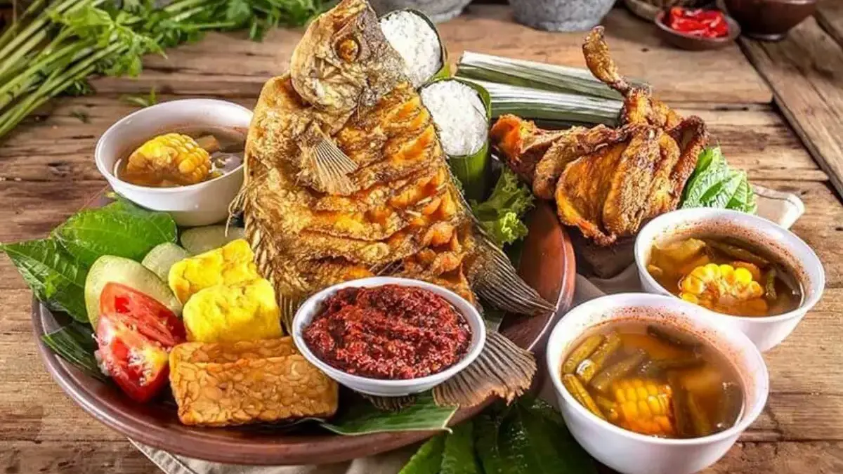 Resep Ikan Gurame Goreng Sambal Terasi, Pedasnya Bikin Nagih!