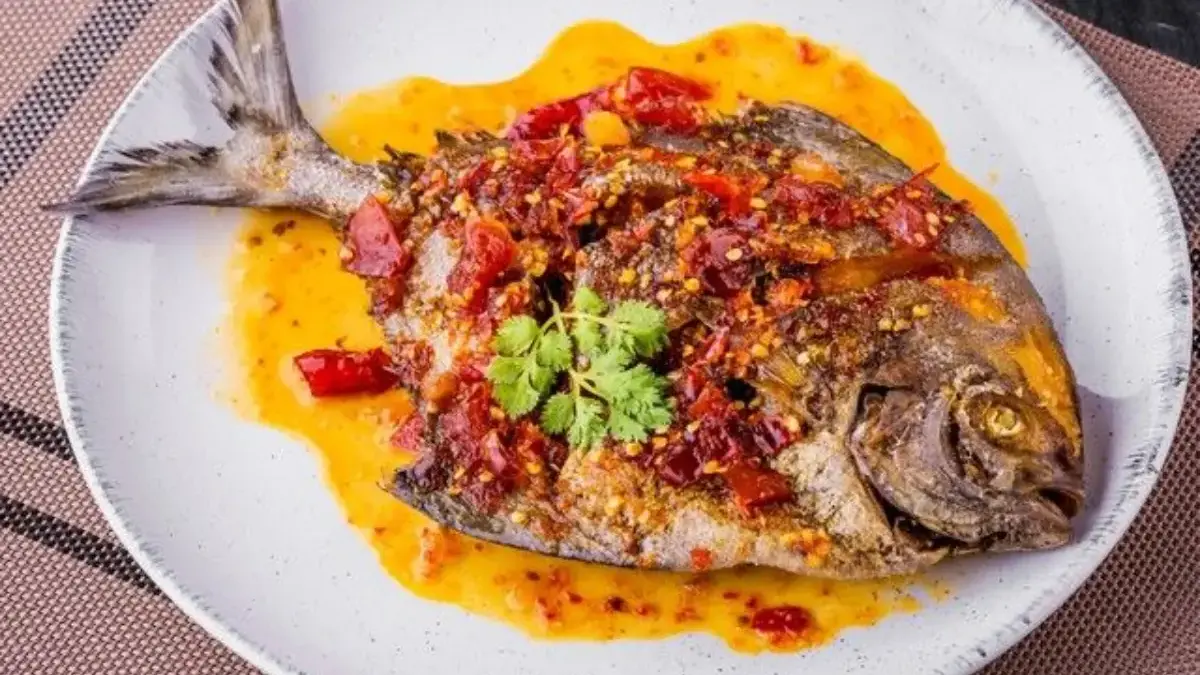 Resep Ikan Bawal Goreng Bumbu Pedas, Bikin Makan Makin Lahap! 