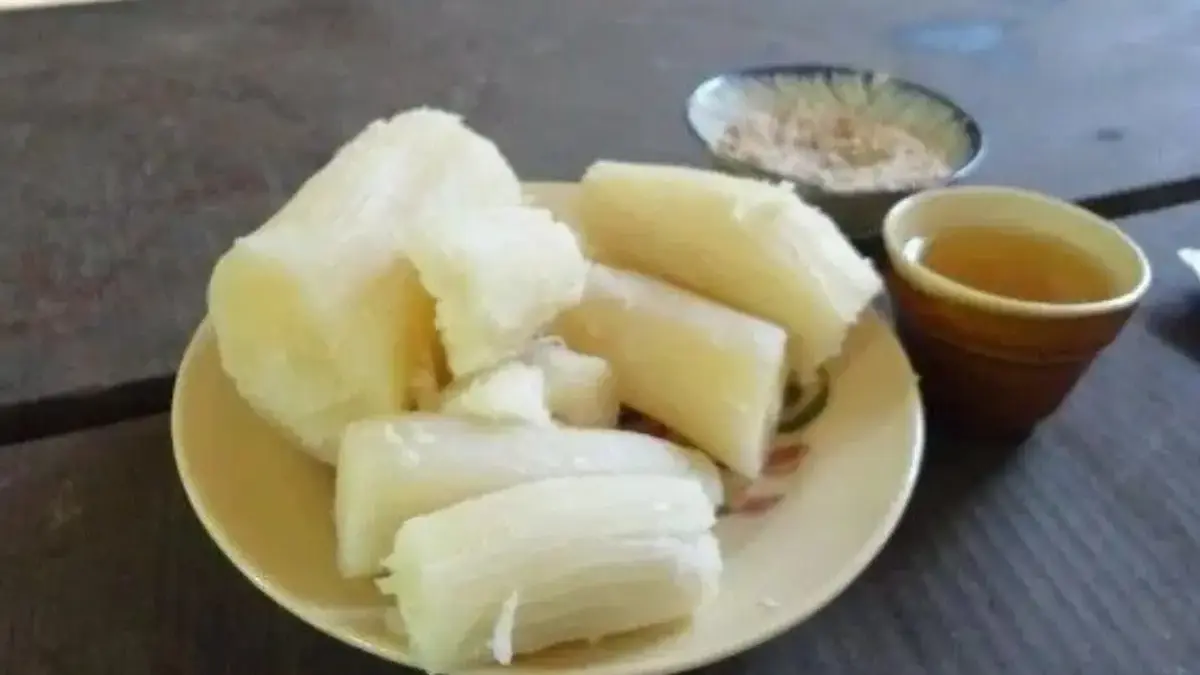 Resep Singkong Kukus Tabur Kacang dan Gula Aren, Kelezatan Sederhana yang Bikin Nagih!