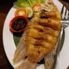 Resep Ikan Goreng Renyah dengan Sambal Bawang Pedas yang Lezat 