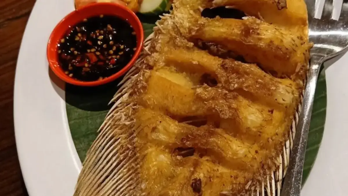 Resep Ikan Goreng Renyah dengan Sambal Bawang Pedas yang Lezat 