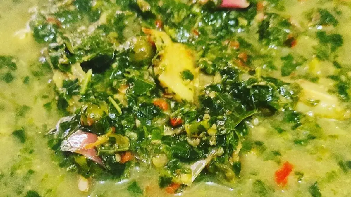 Resep Daun Singkong Tumbuk dengan Bumbu Kacang Pedas yang Lezat dan Nikmat