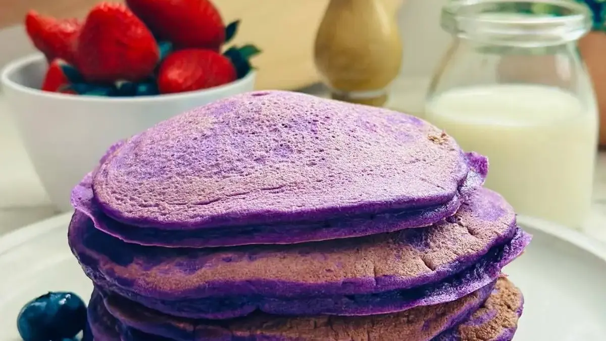 Cara Membuat Pancake Ubi Jalar Ungu Lezat dengan Buah-buahan Segar