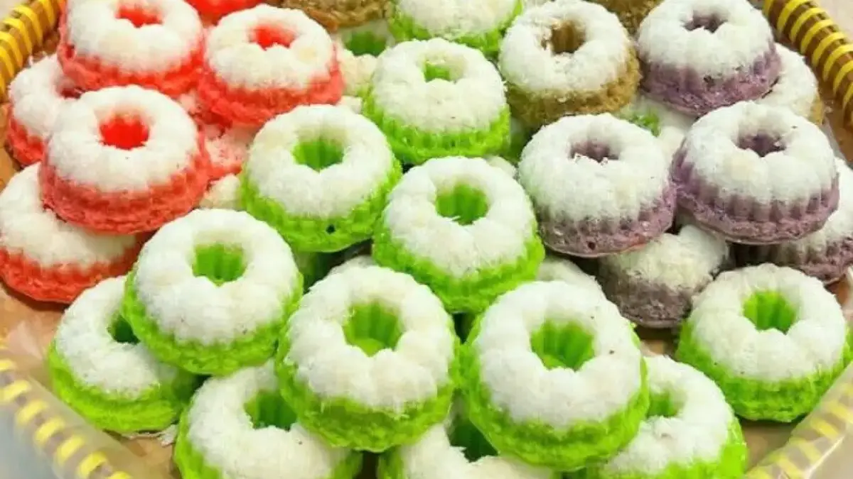 Cara Membuat Kue Putu Ayu Mekar Lembut dengan Taburan Kelapa Parut yang Wangi dan Gurih