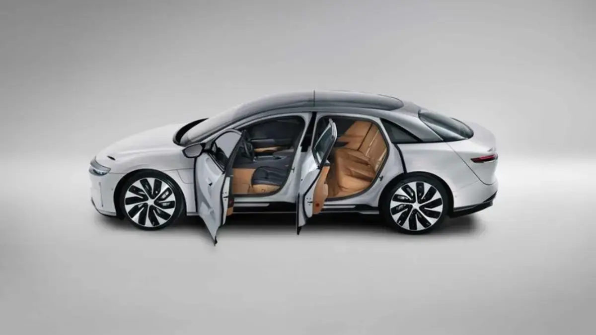 Teknologi Infotainment Canggih Lucid Air