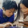 Hati-Hati! Ini 5 Bahaya Serius Jika Anak Terlalu Sering Main HP Sejak Dini