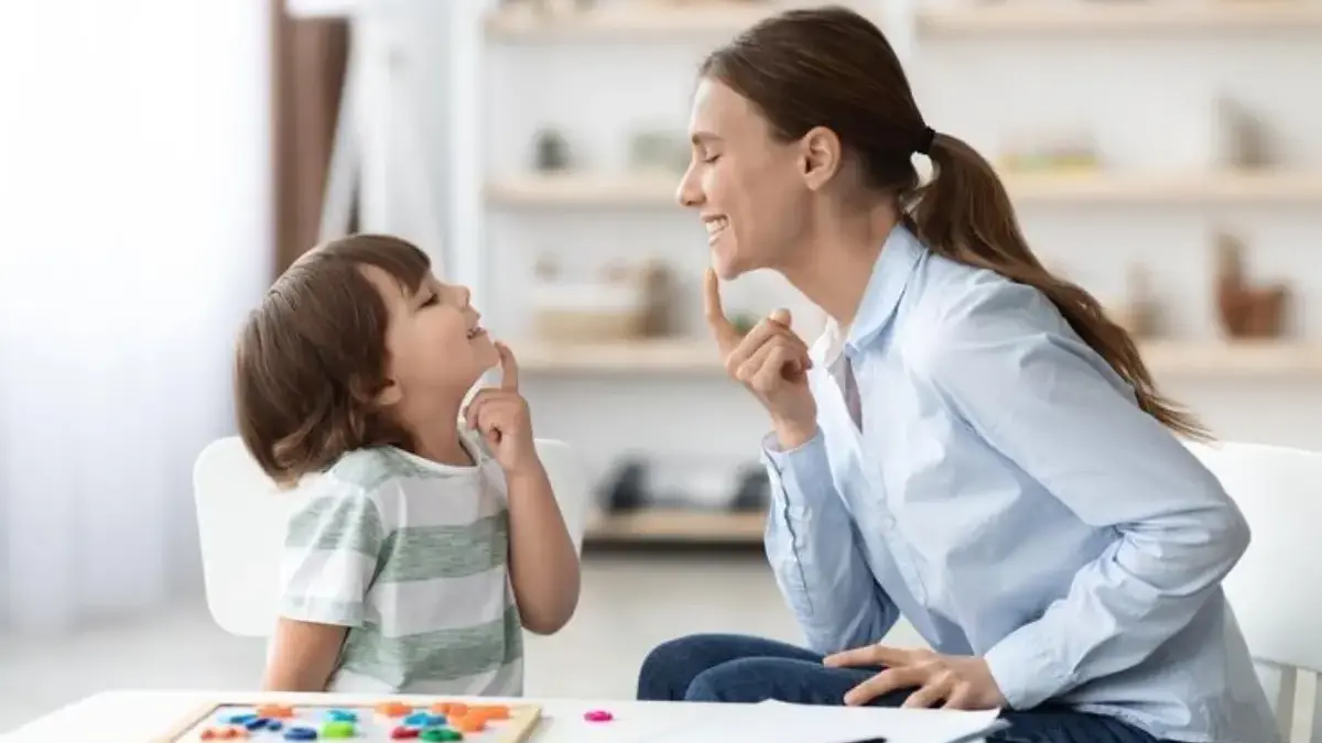 Scroll, Ngasuh, Repeat? Saatnya Ibu Muda Melek Digital Parenting!