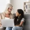 Mau Anak Sukses dan Percaya Diri? Hentikan 4 Kalimat Berbahaya Ini