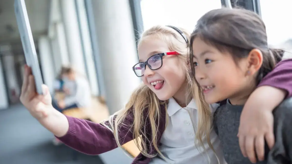5 Gaya Parenting Efektif untuk Generasi Alpha di Era Digital