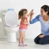 Jarang Terdengar Istilah Toilet Training, 6 Cara Efektif Melatih Anak Lepas dari Popok