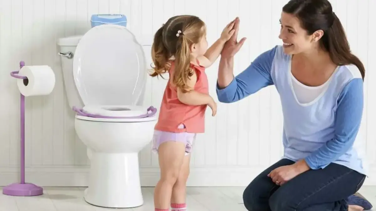 Jarang Terdengar Istilah Toilet Training, 6 Cara Efektif Melatih Anak Lepas dari Popok