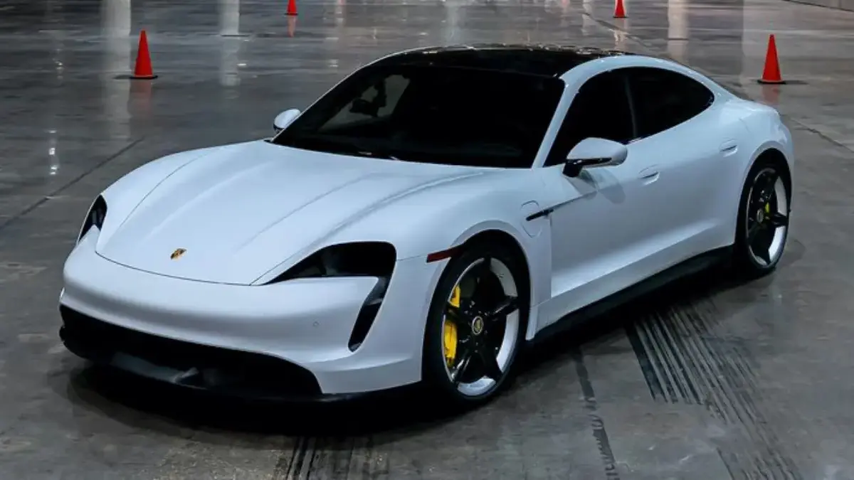 Desain Ikonik Porsche Taycan
