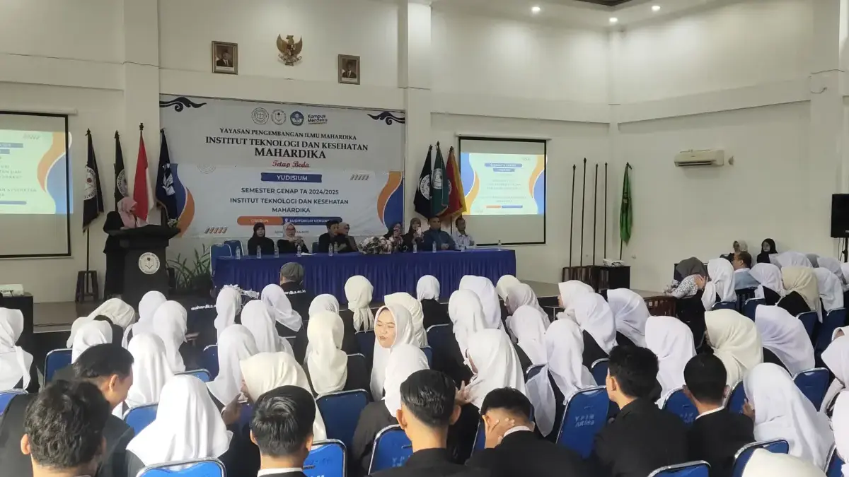 193 Mahasiswa Mahardika Cirebon Yudisium, Rektor: Jaga Nama Baik Almamater