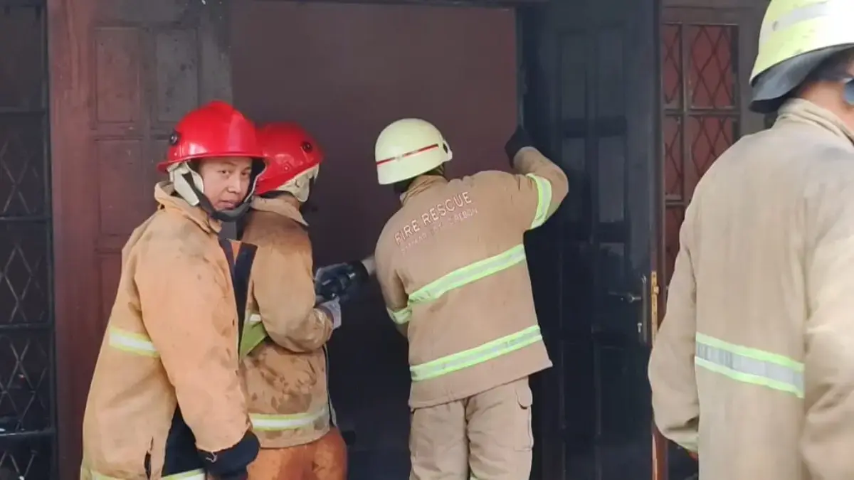 Si Jago Merah Melahap Satu Bangunan Dekat Kantor Bpjs Ketenagakerjaan Kota Cirebon, Tidak Ada Korban Jiwa