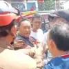 Petugas Damkar Kota Cirebon Diadang dan Dipiting Warga Saat Padamkan Api di Jalan Evakuasi