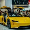 Interior Tesla Roadster Dirancang Anti Usang