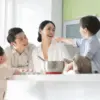 Glider Parenting vs Helicopter Parenting: Mana Pola Asuh yang Lebih Baik untuk Anak?