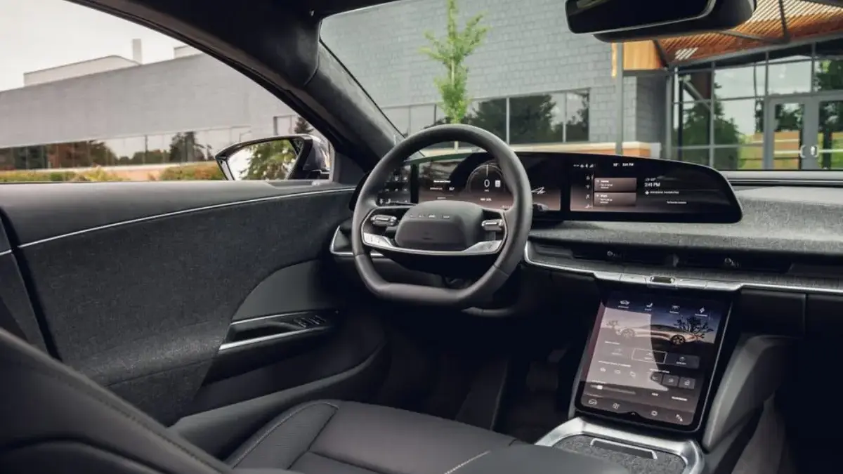 Sistem Bantuan Pengemudi di Lucid Air