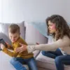 5 Alasan Digital Parenting Itu Wajib di Zaman Sekarang Bukan Cuma Trend, Tapi Kebutuhan!
