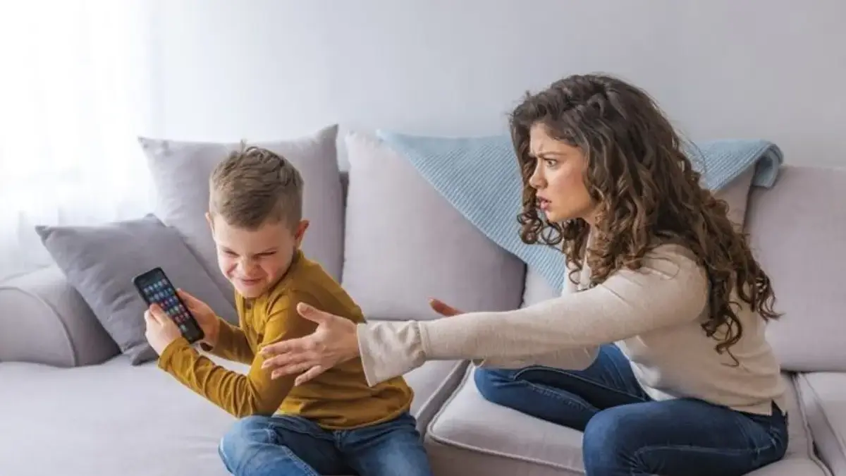 5 Alasan Digital Parenting Itu Wajib di Zaman Sekarang Bukan Cuma Trend, Tapi Kebutuhan!
