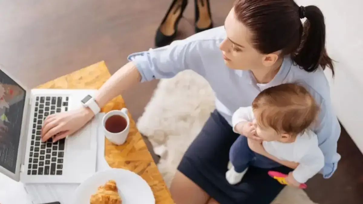 Stop Perfeksionis! 5 Cara Ibu Bekerja Bisa Tetap Bahagia dan Seimbang