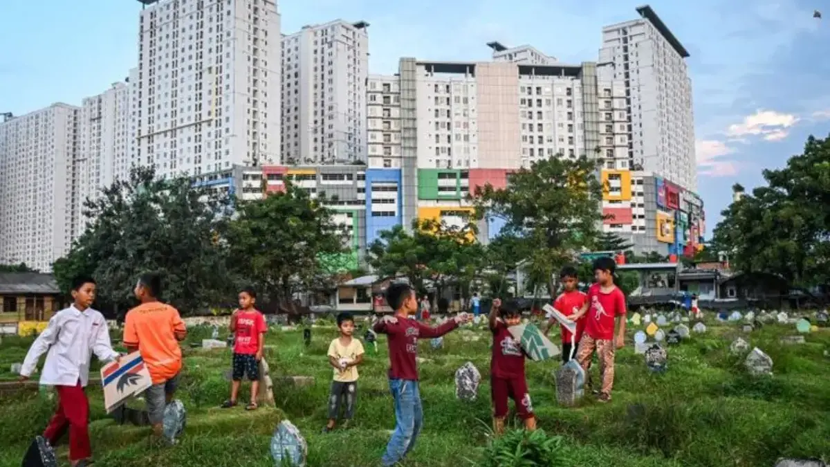 Bunda Wajib Tahu! Cara Cerdas Menjaga Keselamatan Anak Saat Main di Luar Rumah
