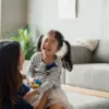 Belajar Parenting dari Selebriti, 3 Inspirasi Pola Asuh yang Hangat, Tegas, dan Penuh Nilai