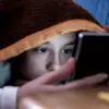 Jebakan Layar: Mengenali dan Mengatasi Bahaya Doomscrolling pada Remaja
