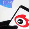 Perbedaan Weibo dan X (Twitter): Platform Mikroblogging yang Serupa tapi Tak Sama