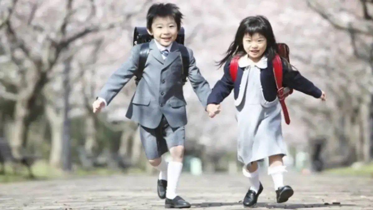 Jatuh Tujuh Kali, Bangkit Delapan Kali: Filosofi Parenting Jepang untuk Membangun Anak Tangguh